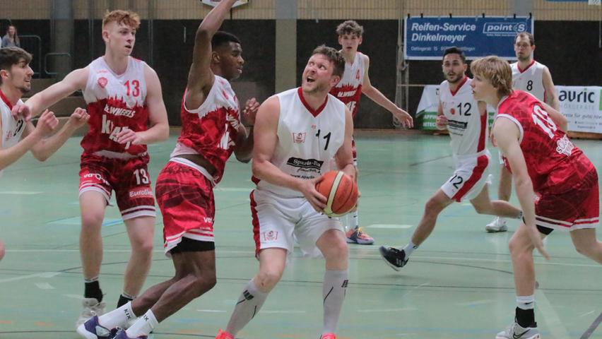 Kapitän Stefan Schmoll (am Ball) erzielte die meisten Punkte des VfL-Teams in der vergangenen Saison, nämlich 336 in 17 Spielen. Seinen Schnitt von 19,7 konnte Luca Wörrlein nach seinem Comeback noch toppen: acht Spiele, 211 Punkte, Schnitt 26,4.
Kapitän Stefan Schmoll (am Ball) erzielte die meisten Punkte des VfL-Teams in der vergangenen Saison, nämlich 336 in 17 Spielen. Seinen Schnitt von 19,7 konnte Luca Wörrlein nach seinem Comeback noch toppen: acht Spiele, 211 Punkte, Schnitt 26,4.