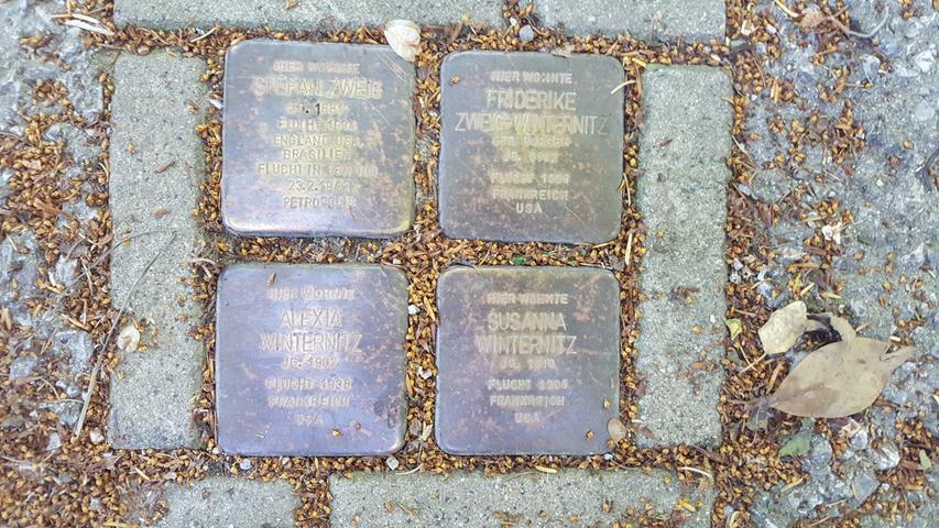 Sogenannte Stolpersteine als Erinnerung an Verfolgte des Nationalsozialismus gibt es auch in Salzburg: zum Beispiel für den bekannten Schriftsteller Stefan Zweig, seine Frau und weitere Angehörige.