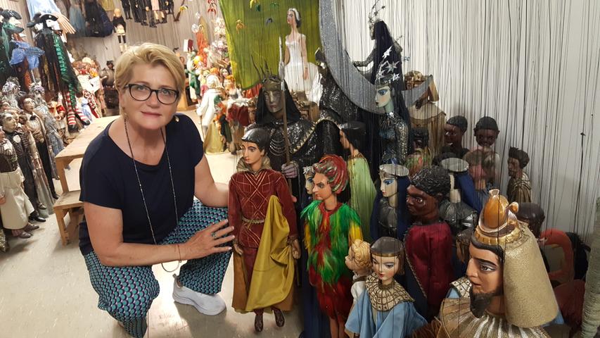 Susanne Tiefenbacher ist Geschäftsführerin des Puppentheaters mit rund 1000 Figuren.