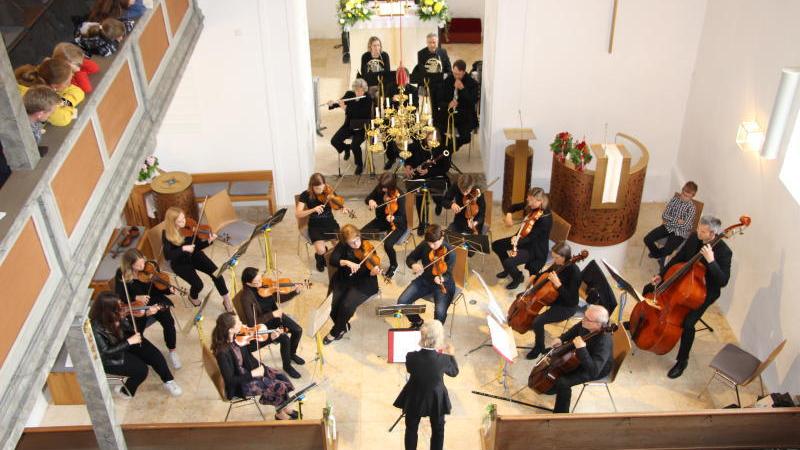 Das Collegium Musicum hatte sich anspruchsvolle Stücke ausgesucht, die es bravourös meisterte.
