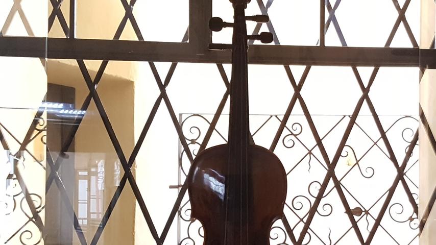 Ein Besuch in Mozarts Geburtshaus ist Pflicht: Hier ist die Kindergeige des musikalischen Genies.