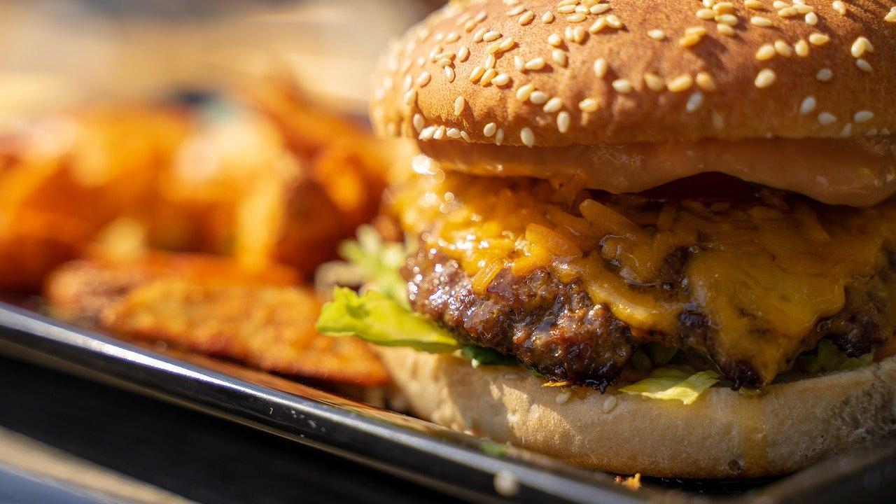 Sollte man den Burger so belegen wie auf dem Bild, oder ist eine andere Reihenfolge sinnvoller?