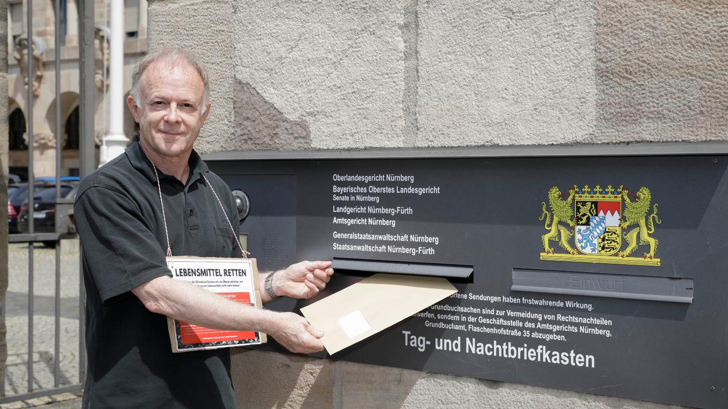 Pater Jörg Alt SJ hat Post für die Staatsanwaltschaft Nürnberg-Fürth.