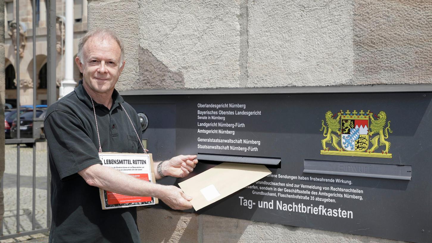Pater Jörg Alt SJ hat Post für die Staatsanwaltschaft Nürnberg-Fürth. Pater Jörg Alt SJ hat Post für die Staatsanwaltschaft Nürnberg-Fürth.