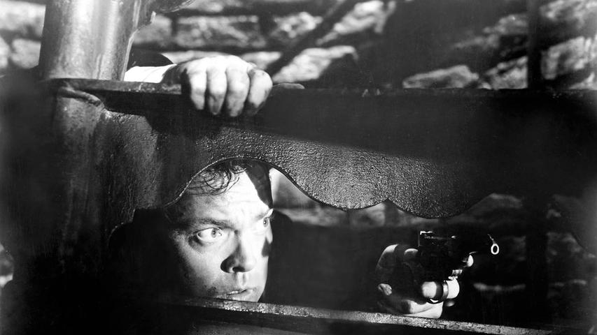 Die wohl berühmteste Zithermusik erklingt in "Der Dritte Mann" mit Orson Welles.
Die wohl berühmteste Zithermusik erklingt in "Der Dritte Mann" mit Orson Welles.