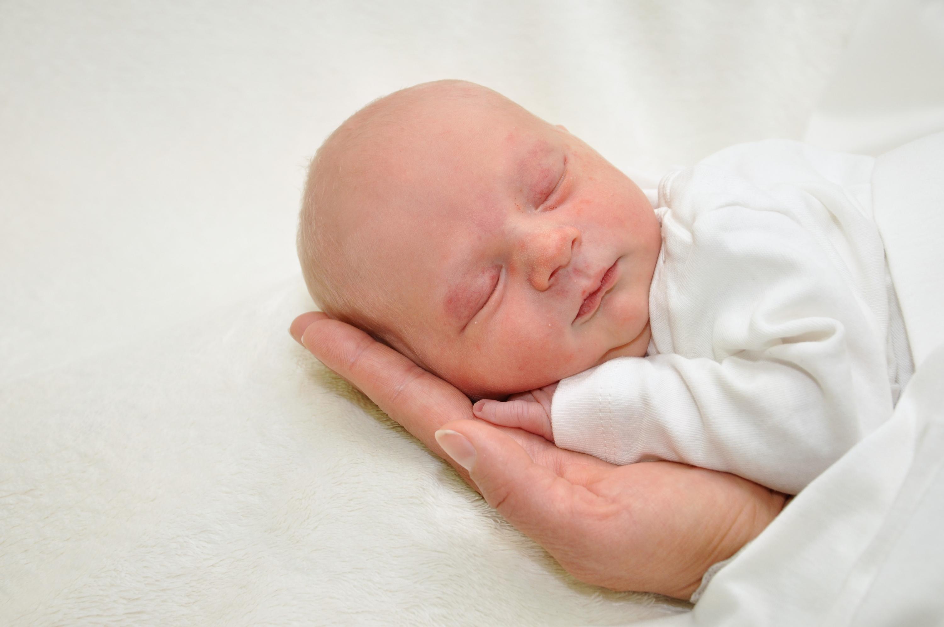 Am 1. Juni erblickte Tilo Rafael in der Klinik Hallerwiese das Licht der Welt. Der Kleine bringt bei einer Körpergröße von 51 Zentimetern 3,1 Kilogramm auf die Waage.