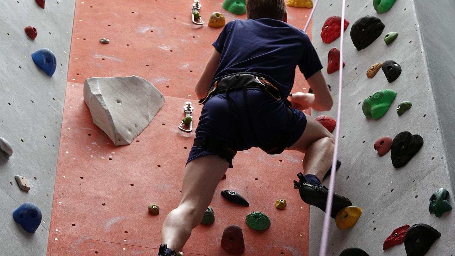 Nach zwei Jahren Corona fehlt es vielen Kindern und Jugendlichen an Beweglichkeit. Damit sie wieder genügend Fitness bekommen, fordern Experten mehr Angebote in den Kommunen. Nach zwei Jahren Corona fehlt es vielen Kindern und Jugendlichen an Beweglichkeit. Damit sie wieder genügend Fitness bekommen, fordern Experten mehr Angebote in den Kommunen.