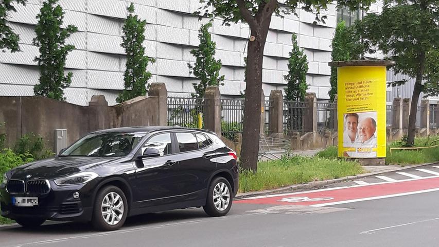 So wird Radlern das Leben schwer gemacht, findet Ralf Torner. In der Sandreuthstraße stadtauswärts endet der neue Radstreifen direkt vor parkenden Autos. Um weiterfahren zu können, muss man anhalten und sich in den fließenden Verkehr einordnen. 