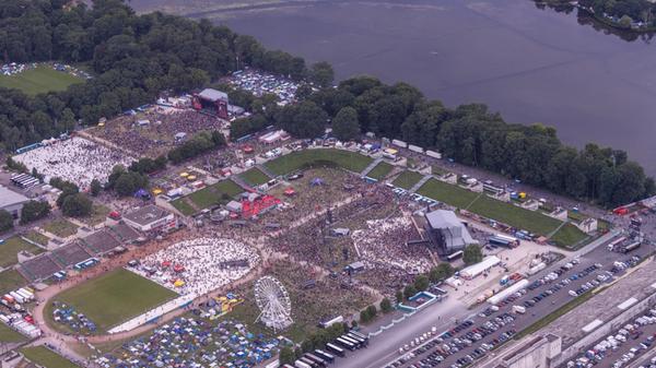 Rock im Park beginnt: Luftaufnahmen zeigen zahlreiche Feiernde