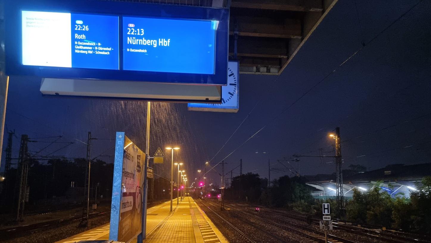 Am S-Bahnhof Frankenstadion halten derzeit keine S-Bahnen. Rock im Park und die Bahn arbeiten derzeit an einer Alternativlösung. Am S-Bahnhof Frankenstadion halten derzeit keine S-Bahnen. Rock im Park und die Bahn arbeiten derzeit an einer Alternativlösung.