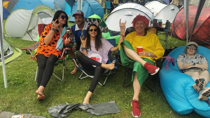 Schrille Kostüme und Dosengiraffen: Der ganz normale Camping-Wahnsinn bei Rock im Park