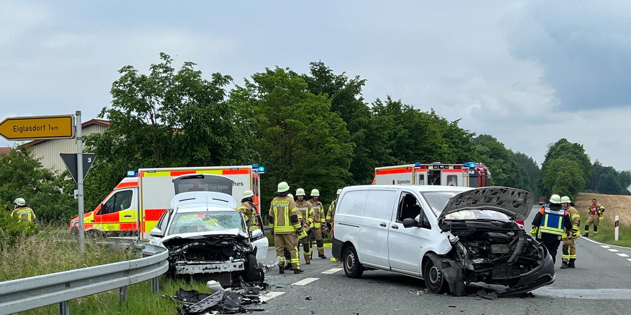 Schwerer Unfall In Der Oberpfalz Zwei Menschen Im Krankenhaus schwerer-unfall-in-der-oberpfalz-zwei-menschen-im-krankenhaus