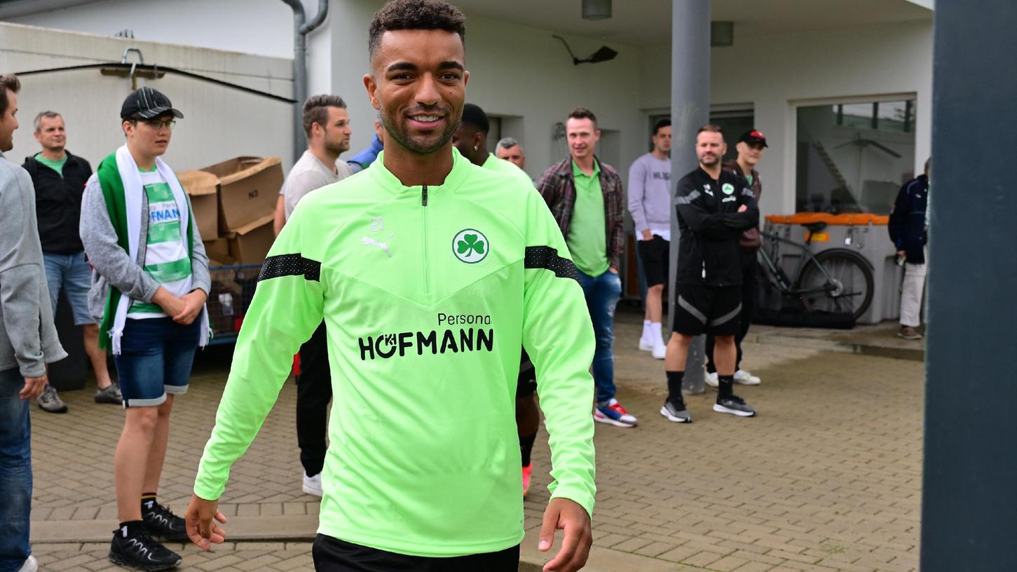 Endlich wieder Fußball spielen: Nach einer sehr kurzen Sommerpause ging es für Timothy Tillman und seine Kollegen am Sonntagnachmittag schon wieder los. Endlich wieder Fußball spielen: Nach einer sehr kurzen Sommerpause ging es für Timothy Tillman und seine Kollegen am Sonntagnachmittag schon wieder los.