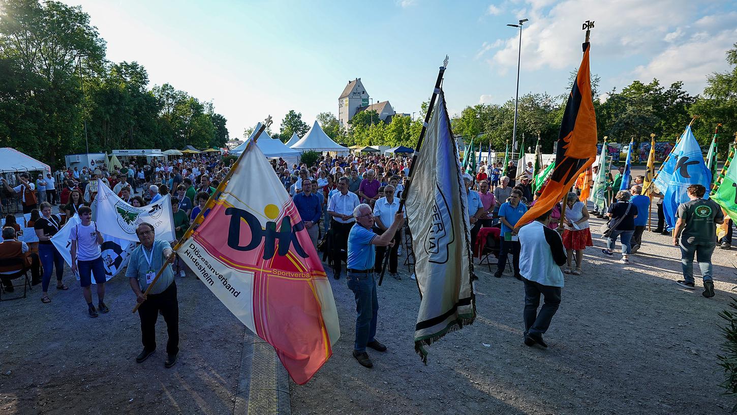 DJK-Bundessportfest 2022 in Schwabach: Der Bannerzug. DJK-Bundessportfest 2022 in Schwabach: Der Bannerzug.
