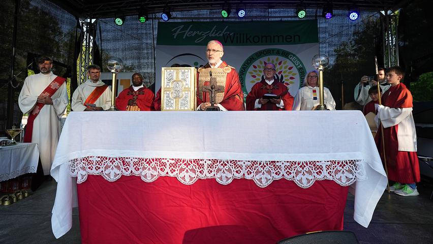 DJK-Bundessportfest 2022 in Schwabach: Gottesdienst mit Bischof Gregor Maria Hanke. DJK-Bundessportfest 2022 in Schwabach: Gottesdienst mit Bischof Gregor Maria Hanke.