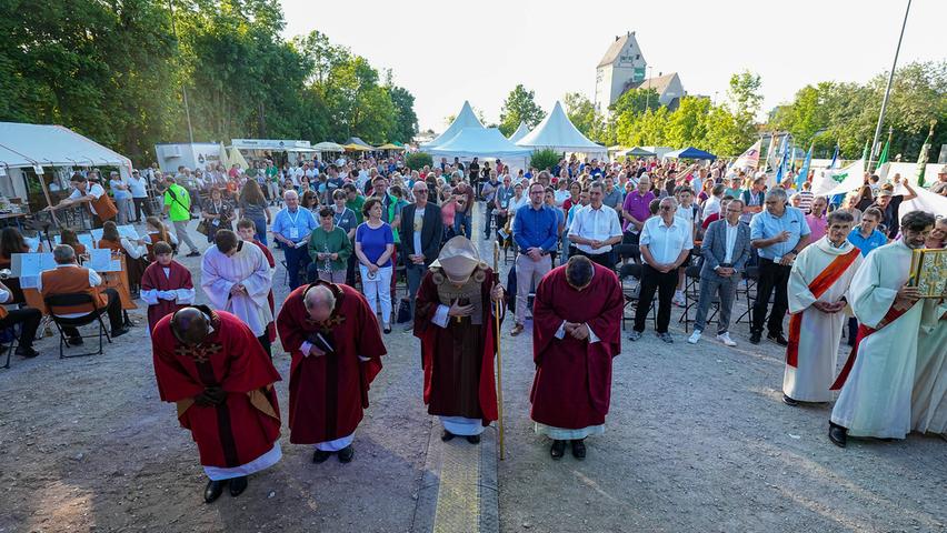 DJK-Bundessportfest 2022 in Schwabach: Freiluft-Gottesdienst mit Bischof Gregor Maria Hanke. DJK-Bundessportfest 2022 in Schwabach: Freiluft-Gottesdienst mit Bischof Gregor Maria Hanke.