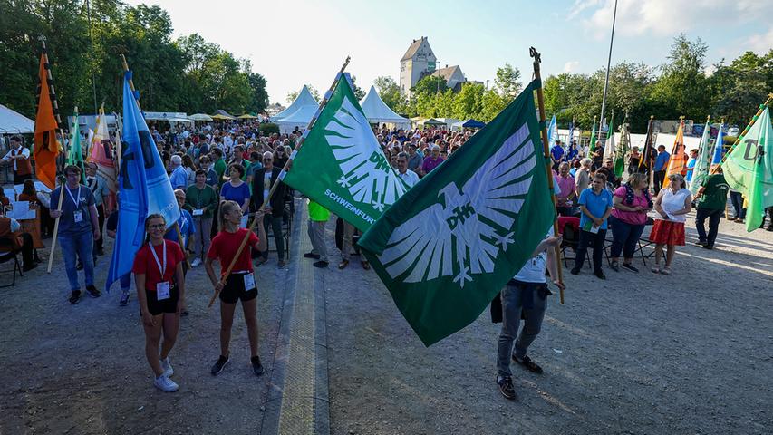 DJK-Bundessportfest 2022 in Schwabach: Der Bannerzug. DJK-Bundessportfest 2022 in Schwabach: Der Bannerzug.