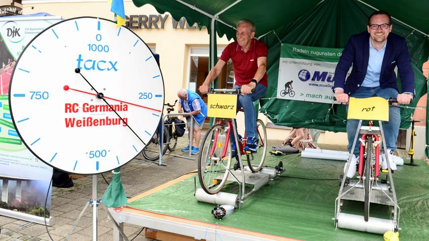 DJK-Bundessportfest 2022 in Schwabach: Oberbürgermeister Peter Reiß beim Benefiz-Radeln für die Ukraine.