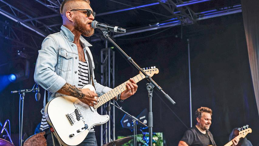 Der Bluesrock-Gitarrist Ben Poole stammt aus Brighton. Und zählt zu den "jungen Wilden" des Weißen Blues auf der Insel. Ein Saitenkönner von Graden.