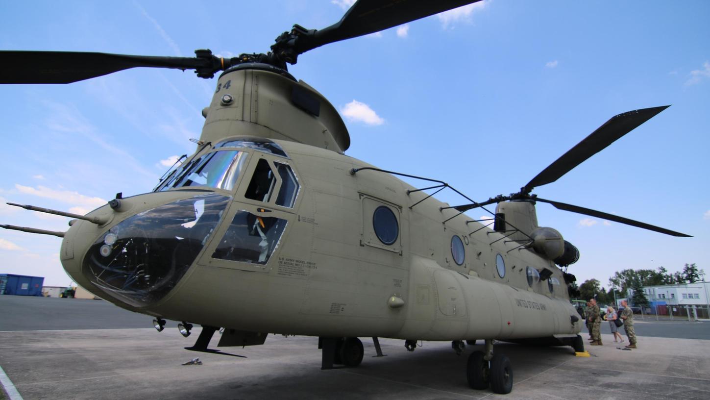 Das neue Vorzeigeobjekt der Bundeswehr: ein Boeing CH47-F-Hubschrauber, genannt Chinook.
Das neue Vorzeigeobjekt der Bundeswehr: ein Boeing CH47-F-Hubschrauber, genannt Chinook.