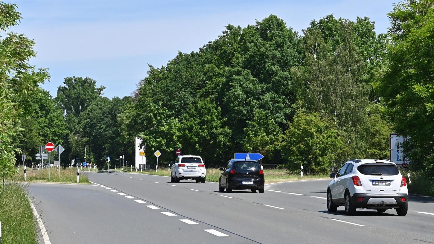 Um die Lärmbelästigung und die Gefährdung der Anwohner in Eltersdorf durch den Verkehr zu reduzieren, schlägt die Klimaliste Erlangen die Installation von Geschwindigkeitsanzeigen vor.