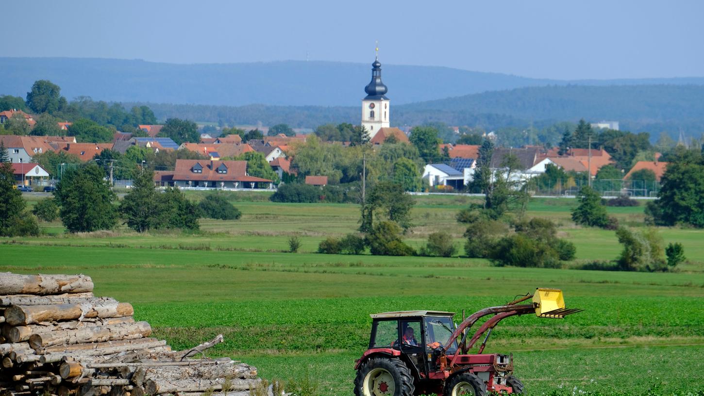 Mit dem Förderprogramm „Integrierte Ländliche Entwicklung“ (ILE) sollen Projekte, die über die Grenzen der eigenen Kommune hinausgehen, realisiert werden. Mit dem Förderprogramm „Integrierte Ländliche Entwicklung“ (ILE) sollen Projekte, die über die Grenzen der eigenen Kommune hinausgehen, realisiert werden.