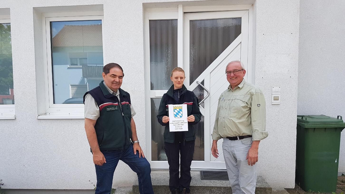 Auf dem Foto (v.l.n.r): Reiner Seifert, Abteilungsleiter Forsten, Cornelia Saiko, Försterin, Rudolf Röder, Verwaltungsleiter.