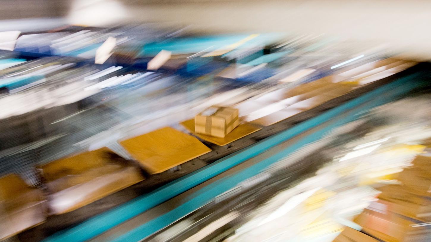Um Päckchen nicht sofort im Papiermüll entsorgen zu müssen, gibt es Unternehmen, die sie ein weiteres Mal verwerten. Um Päckchen nicht sofort im Papiermüll entsorgen zu müssen, gibt es Unternehmen, die sie ein weiteres Mal verwerten.