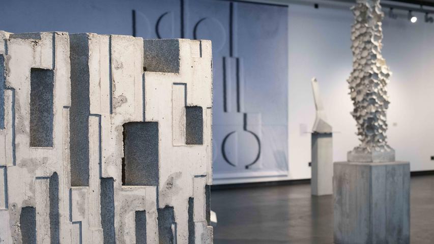 Die Künstler Tobias Rempp, Dominik Schoell und Robert Scholz stellen in der Ausstellung "Beton. Raum. Kunst" in der Norishalle ihren kreativen Umgang mit dem Werkstoff Beton vor.