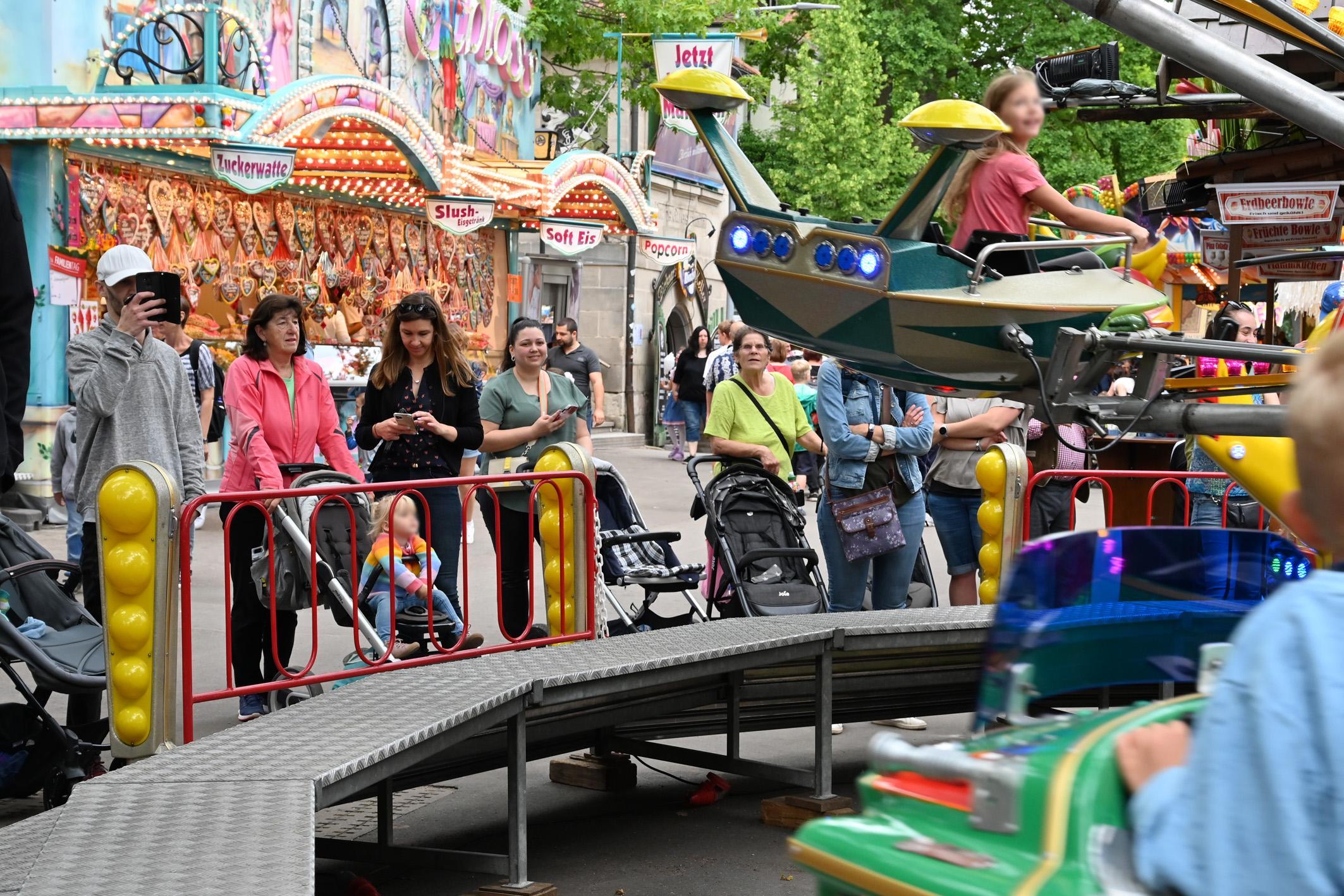 Fahrgeschäfte gibt es auch für die kleinen Besucher.