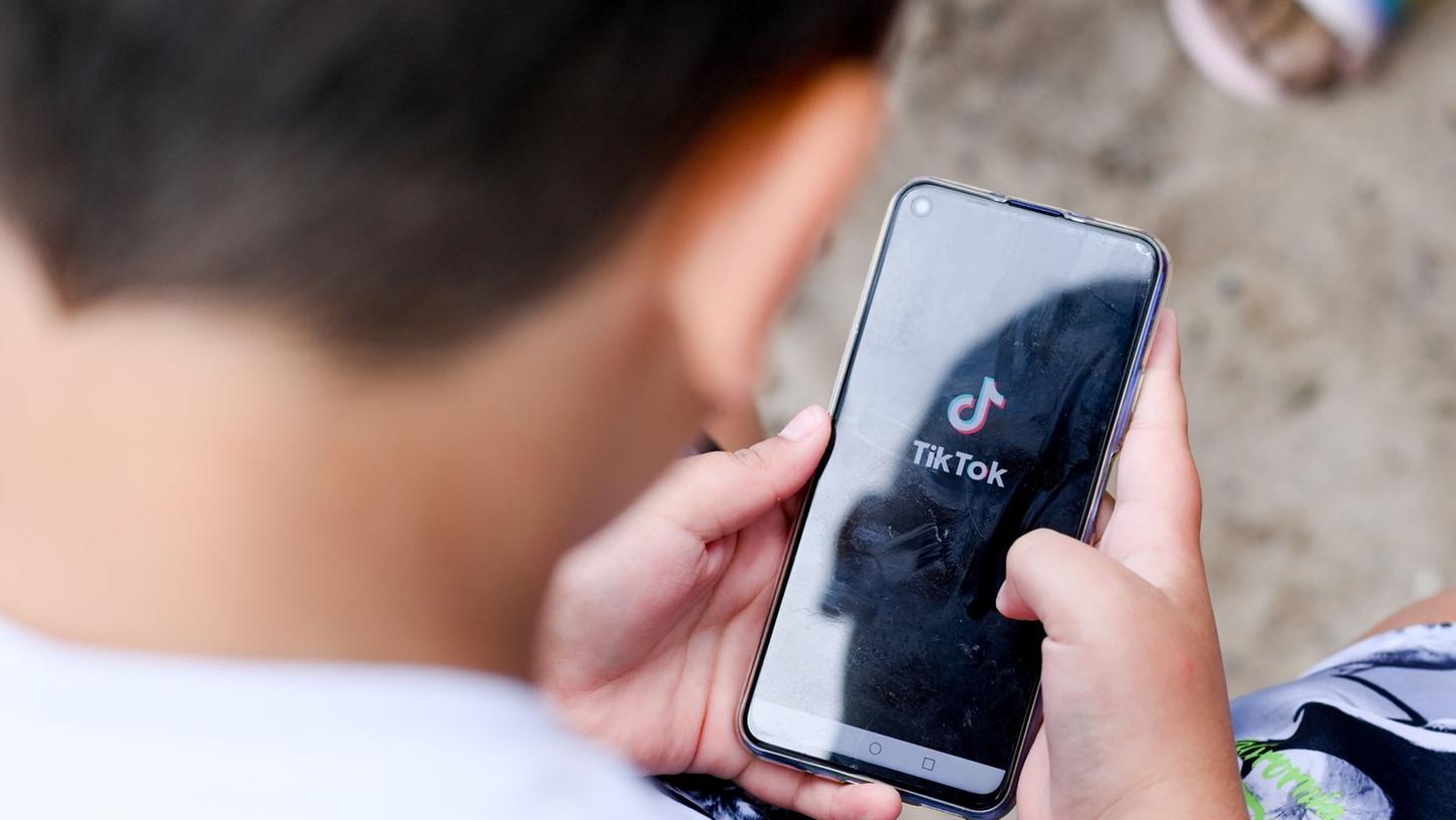 Auch mal abschalten: In die Tiktok-App ziehen in den nächsten Wochen Pausen-Erinnerungen und eine Bildschirmzeit-Statistik ein. Auch mal abschalten: In die Tiktok-App ziehen in den nächsten Wochen Pausen-Erinnerungen und eine Bildschirmzeit-Statistik ein.