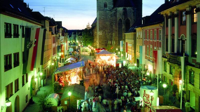 Das Ansbacher Altstadtfest bringt Leben in die Innenstadt.