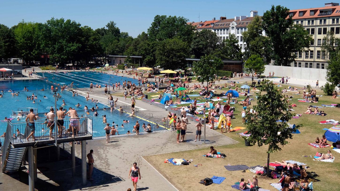 Das Nürnberger Westbad liegt mit einem Eintrittspreis von 4,90 Euro etwas über dem Schnitt. Das Nürnberger Westbad liegt mit einem Eintrittspreis von 4,90 Euro etwas über dem Schnitt.