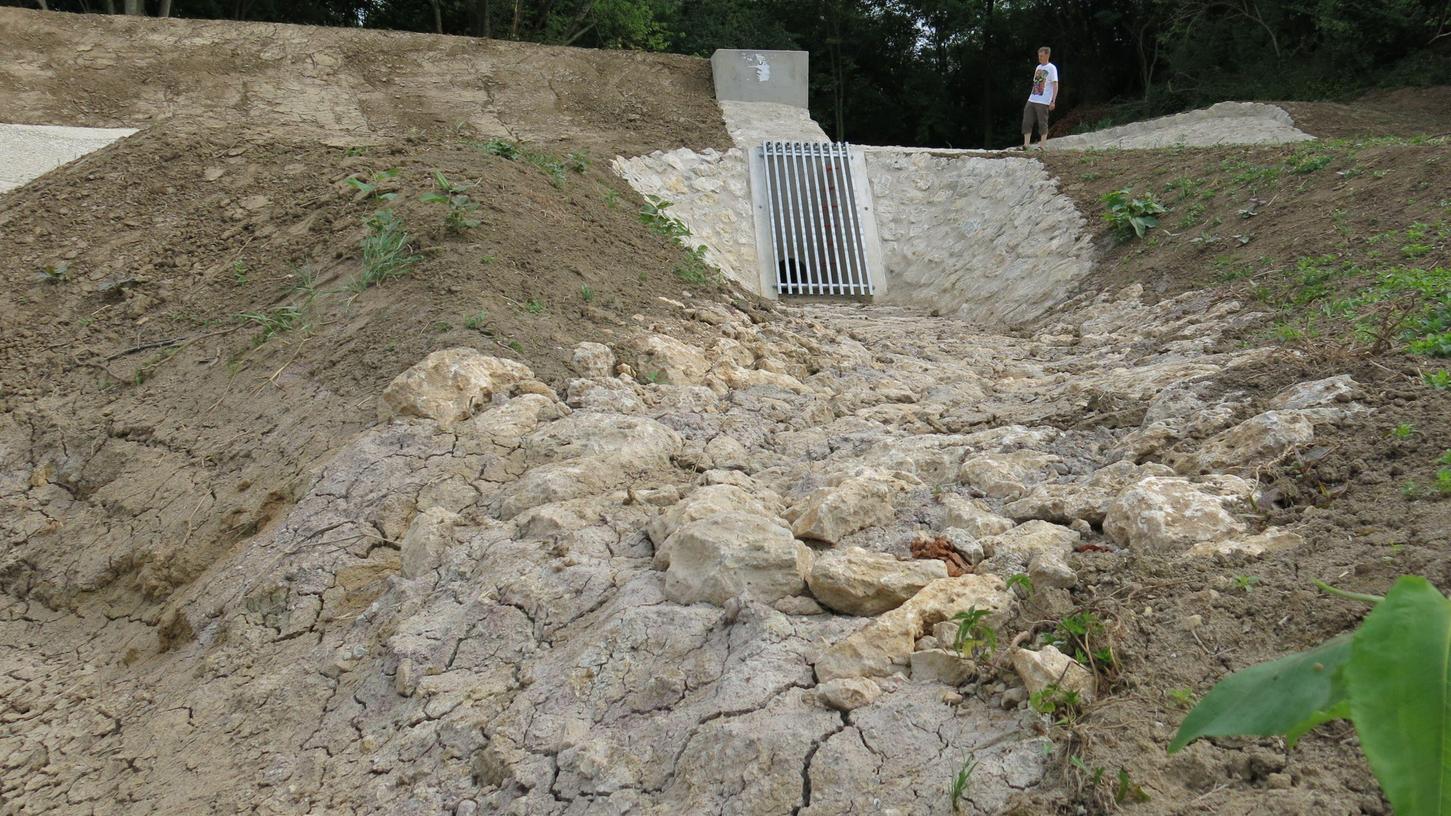 Der Brander Ingenieur Gerhard Engelhardt koordinierte einst den Bau des Rückhaltebeckens bei Hochwasser am Fuß des Geschaidter Bergs.
Der Brander Ingenieur Gerhard Engelhardt koordinierte einst den Bau des Rückhaltebeckens bei Hochwasser am Fuß des Geschaidter Bergs.