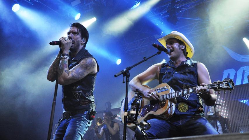 Sie haben Western-Rock in Deutschland populär gemacht: Alec Völkel und Sascha Vollmer von „The Boss Hoss“. Zu erleben auf Burg Abenberg am 30. Juni.
Sie haben Western-Rock in Deutschland populär gemacht: Alec Völkel und Sascha Vollmer von „The Boss Hoss“. Zu erleben auf Burg Abenberg am 30. Juni.