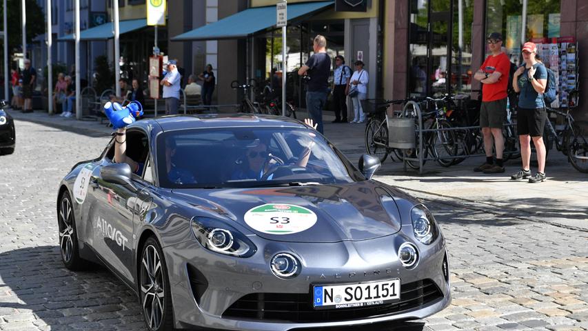 Ein Alpine-Sportwagen - "sieht nicht aus wie ein anabolikagestärktes Spiegelei", lobte Moderator Harm Schumacher.