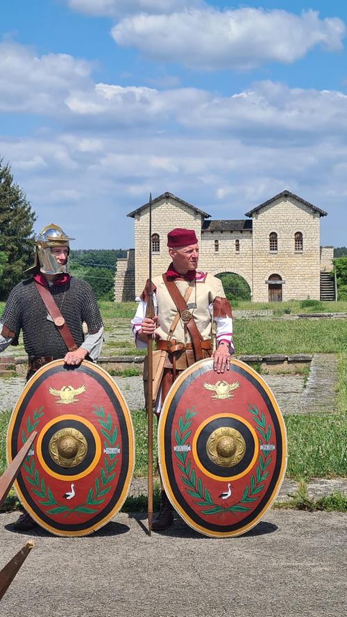 Soldaten im Einsatz am Kastell Biriciana: Gekommen war die Legio III Italica Pia Fidelis, eine historische Gruppe aus dem Eichstätter und Ingolstädter Raum.