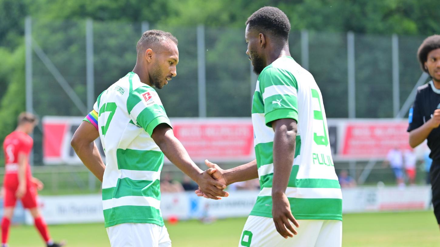 Ein Tor und eine Vorlage: Afimico Pululu (rechts) machte beim ersten Testspiel Werbung für sich. Julian Green traf ebenfalls. Ein Tor und eine Vorlage: Afimico Pululu (rechts) machte beim ersten Testspiel Werbung für sich. Julian Green traf ebenfalls.