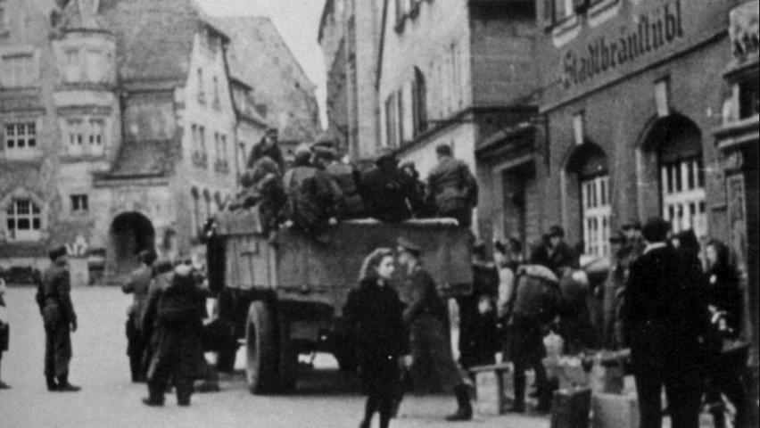 Auch in Roth waren die letzten Tage des Zweiten Weltkriegs von Chaos, Flucht und Angst geprägt. Unser Bild zeigt eine Momentaufnahme vom Rother Marktplatz.