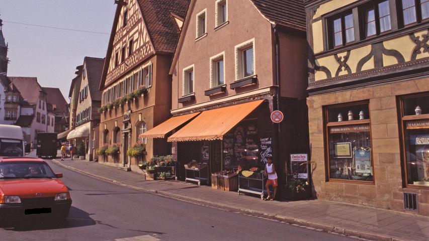 Für viele ein Stück Nostalgie: Stadtbräustübl, Riffelmacherhaus und nördliche Hauptstraße in Roth im Jahr 1994.