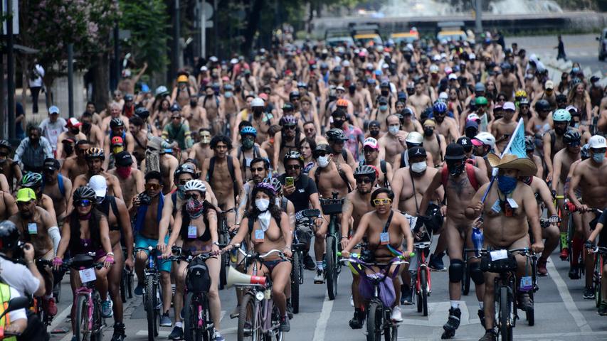 World Naked Bike Ride: Tausende Fahrradfahrende protestieren nackt