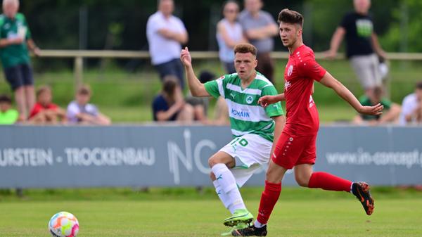 Das Kleeblatt hatte einige sehr junge Profis im Aufgebot. Zum Beispiel Oliver Fobassam Nawe (links)...