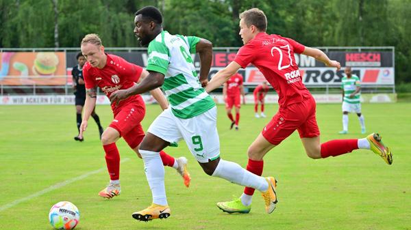 ... oder Afimico Pululu (in der Mitte).