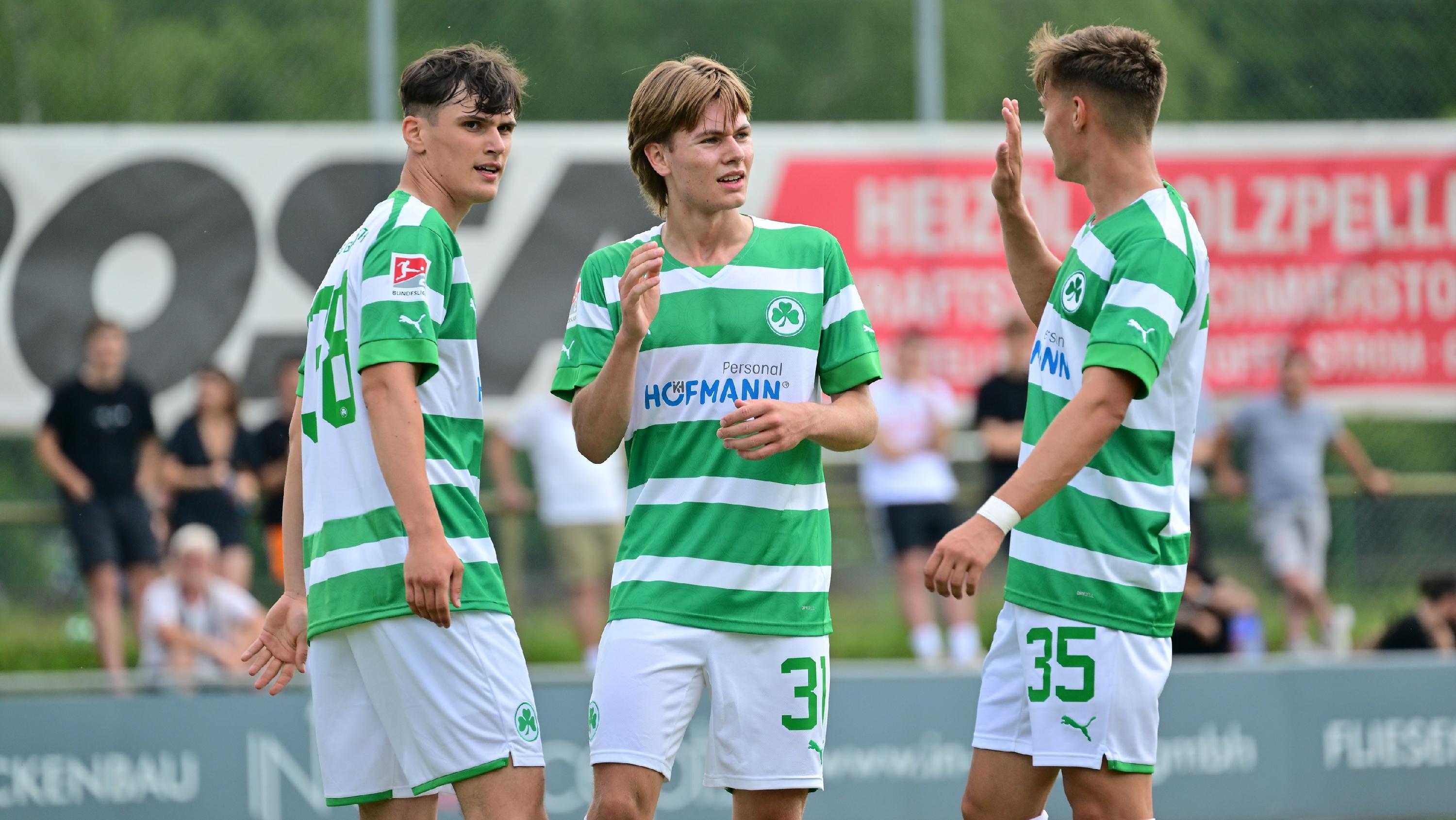 Auch dabei: Philipp Kirsamer, Devin Angleberger und  Willi Kamm (von links).