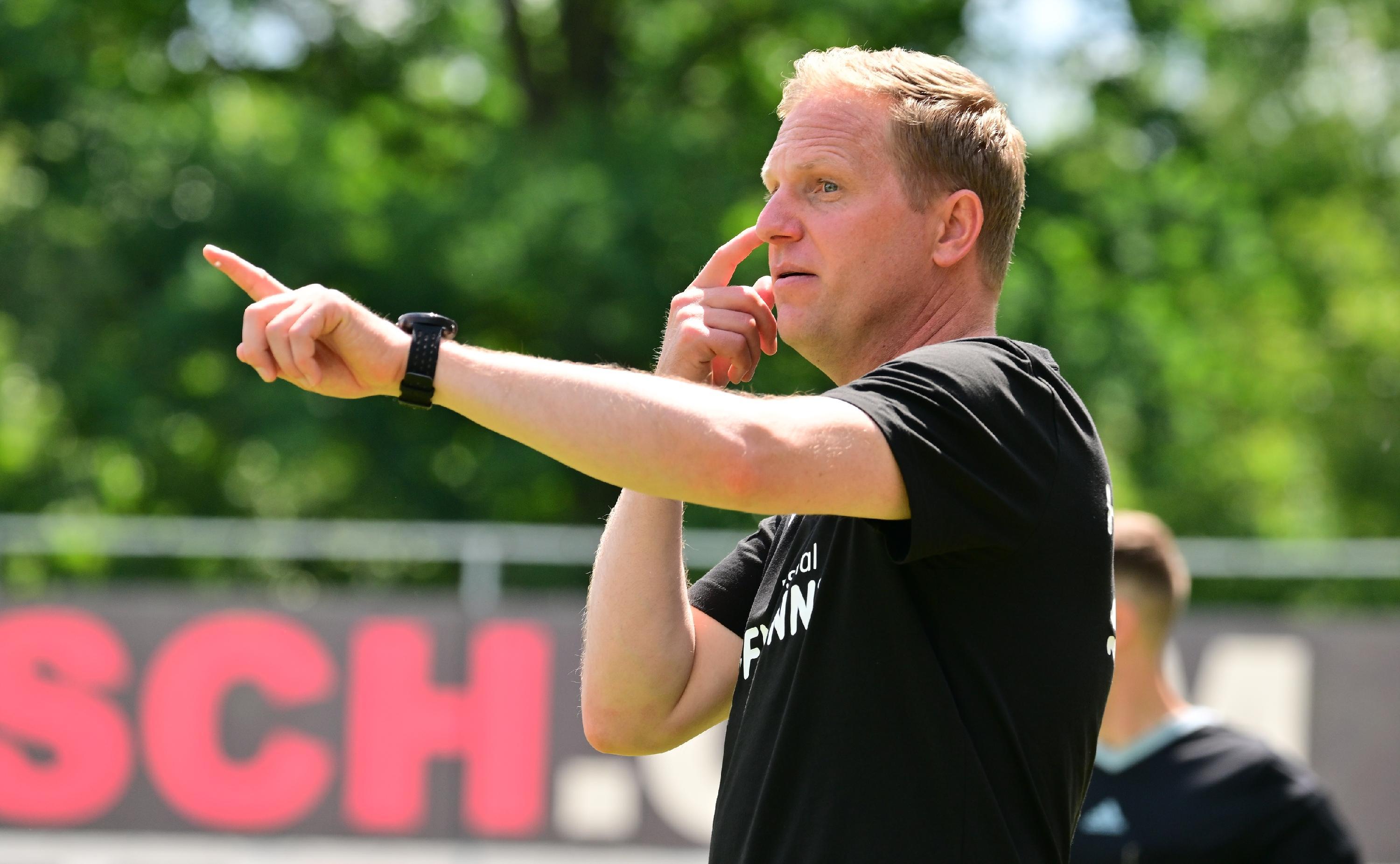 Marc Schneider stellte seine Mannschaft in einem 4-4-2 mit Mittelfeldraute auf.