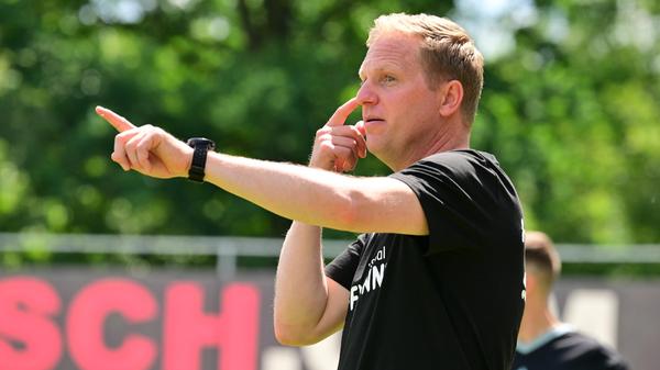 Marc Schneider stellte seine Mannschaft in einem 4-4-2 mit Mittelfeldraute auf.