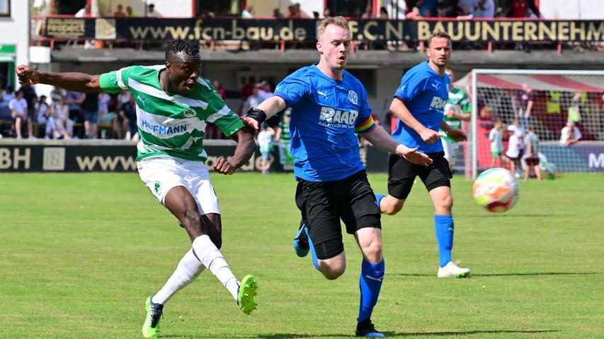 Im zweiten Freundschaftsspiel stand Dickson Abiama, vor nicht allzu langer Zeit selbst noch Amateurspieler, mit auf dem Feld. Hier setzte sich die Spielvereinigung dann mit 7:0 gegen den Landesligisten FC Herzogenaurach durch.