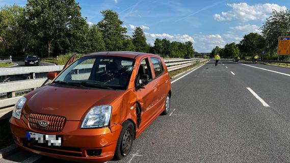 Der Unfallverursacher blieb unverletzt.
Der Unfallverursacher blieb unverletzt.