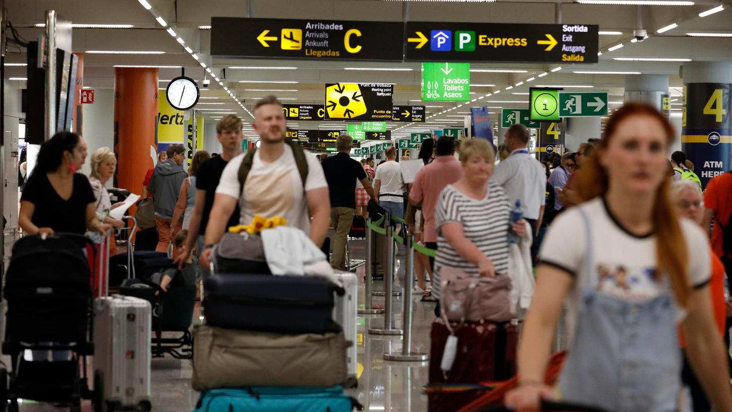 Der Urlaubsverkehr ist enorm - mit unangenehmen Folgen. Der Urlaubsverkehr ist enorm - mit unangenehmen Folgen.