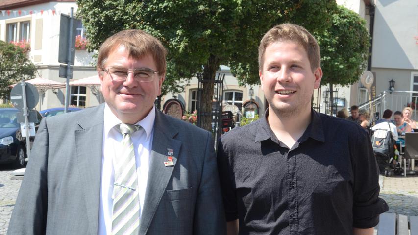 Harry Scheuenstuhl (links), hier mit dem heutigen SPD-Generalsekretär Kevin Kühnert, soll als SPD-Direktkandidat für die Landtagswahl ins Rennen gehen.
